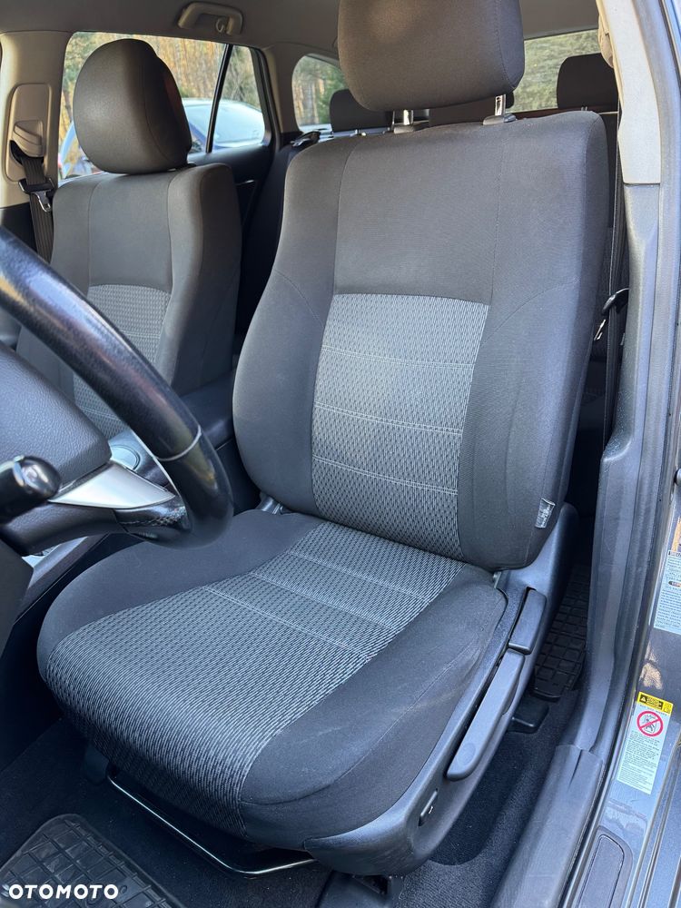 Toyota Avensis 2.0 D-4D - 24