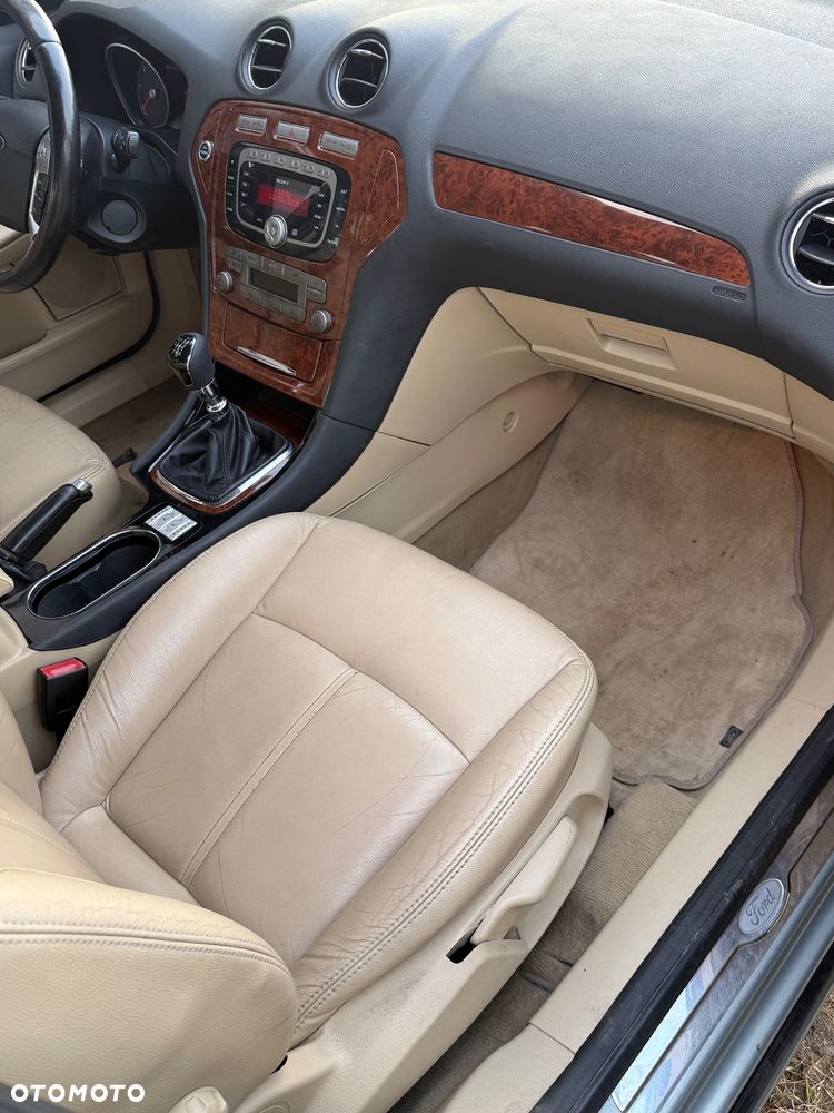 Ford Mondeo 2.0 TDCi Ghia - 12