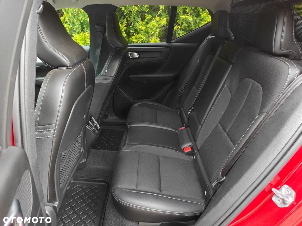 Volvo XC 40 T4 AWD Geartronic Momentum Pro - 25