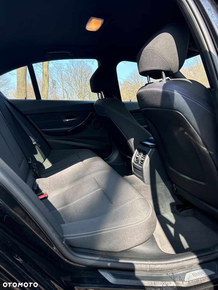 BMW Seria 3 320i Sport Line - 14