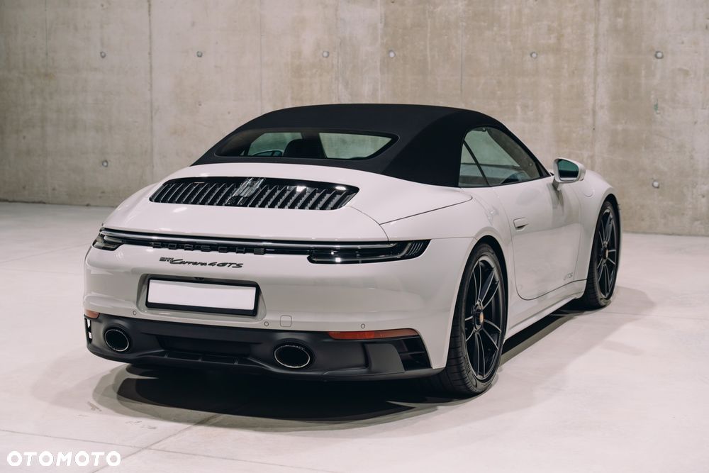 Porsche 911 Carrera 4 GTS - 3