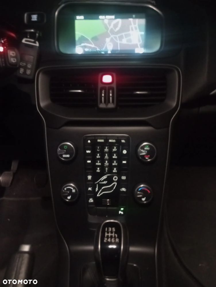 Volvo V40 Cross Country D2 Momentum - 28