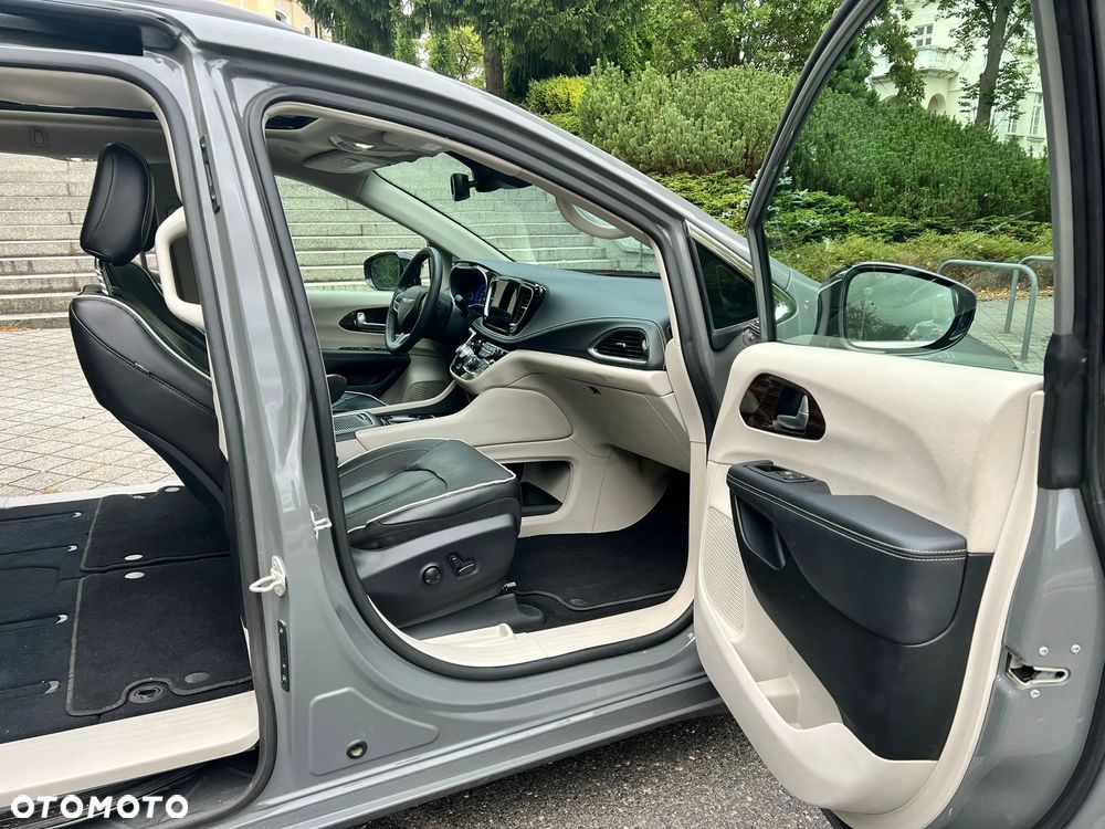 Chrysler Pacifica - 15