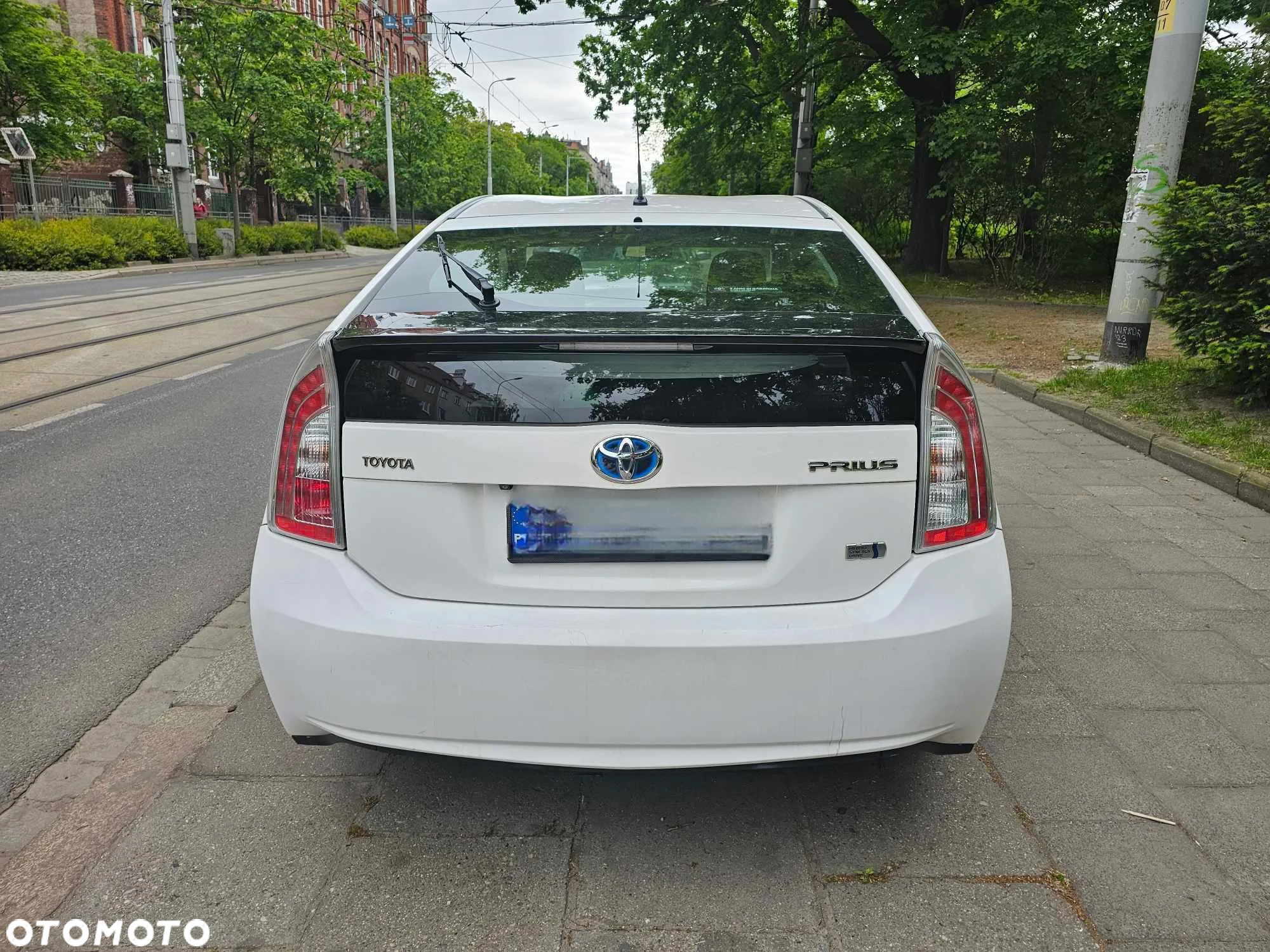 Toyota Prius (Hybrid) - 5