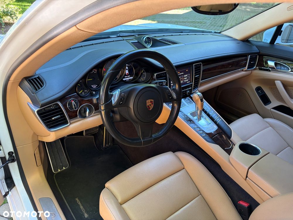 Porsche Panamera - 4