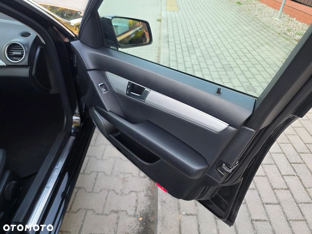 Mercedes-Benz Klasa C 180 BlueEFFICIENCY Avantgarde - 37