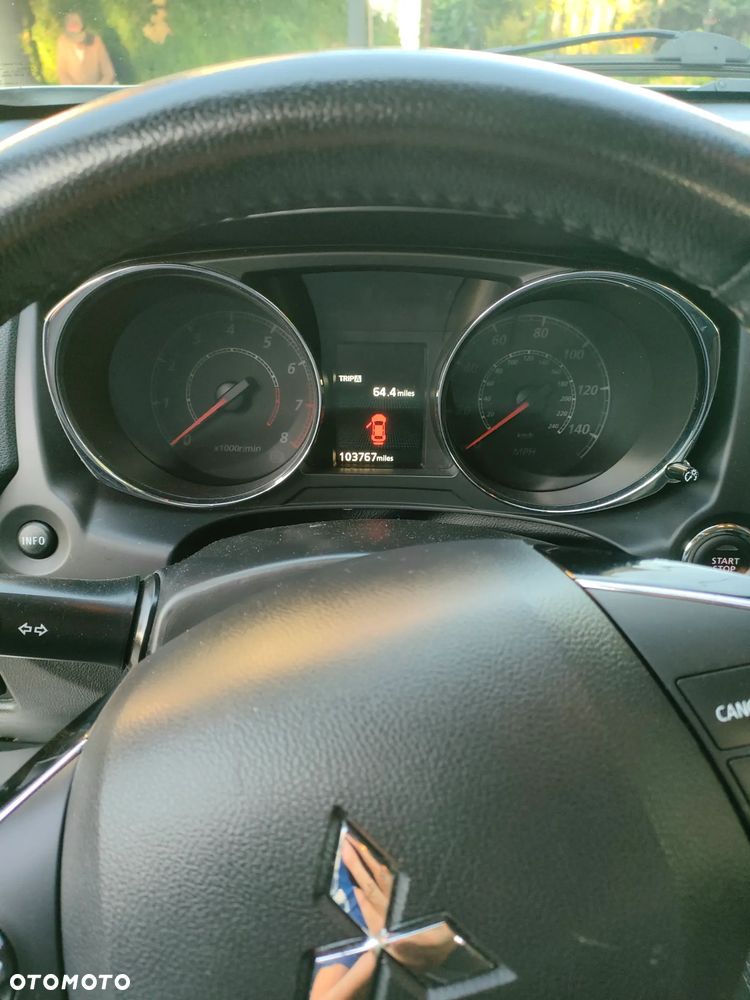 Mitsubishi Outlander 2.0 Intense + Navi 4WD CVT - 9