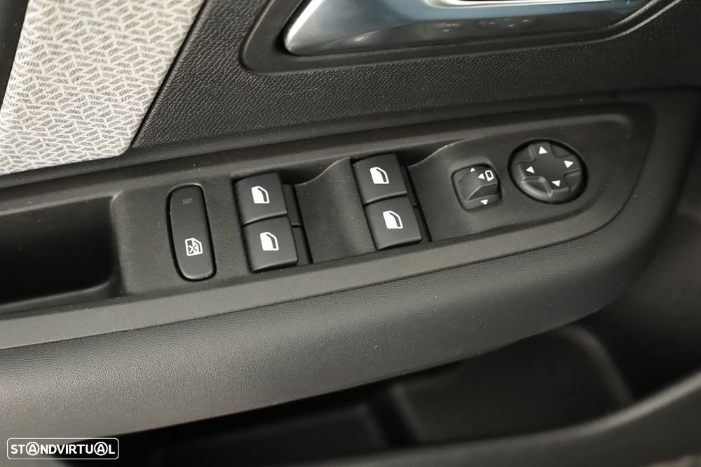 Citroën C4 1.2 PureTech Plus EAT8 - 19