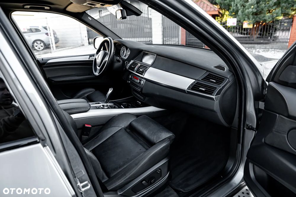 BMW X5 3.0si xDrive - 24