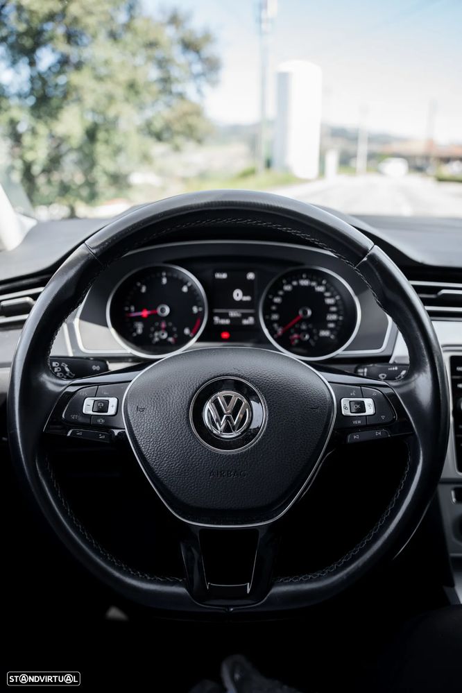 VW Passat 2.0 TDI Highline - 32