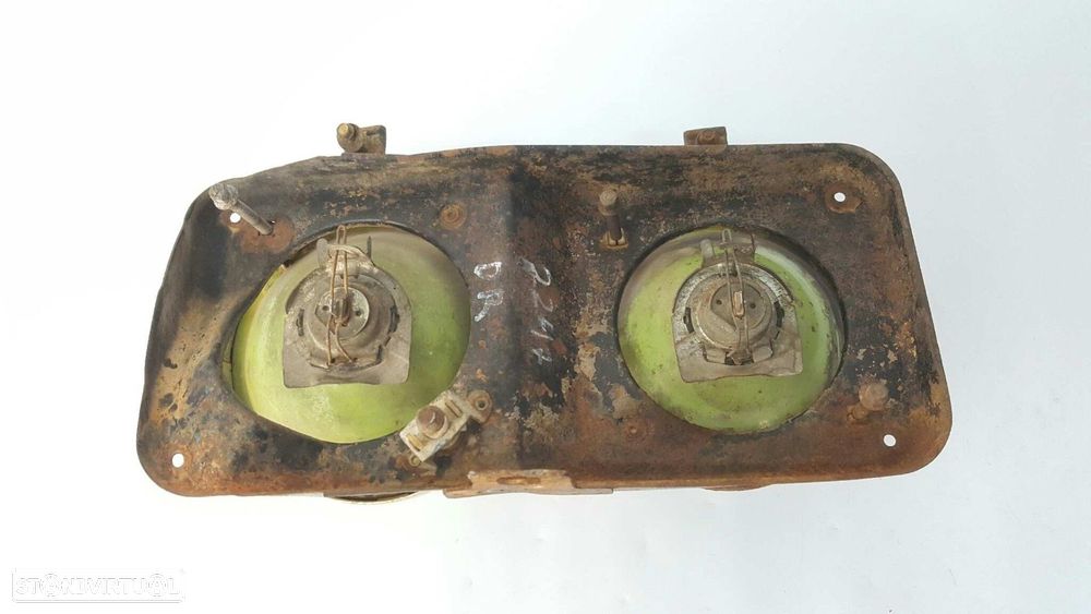 FAROL DIREITO SEAT 132/1800 - 2