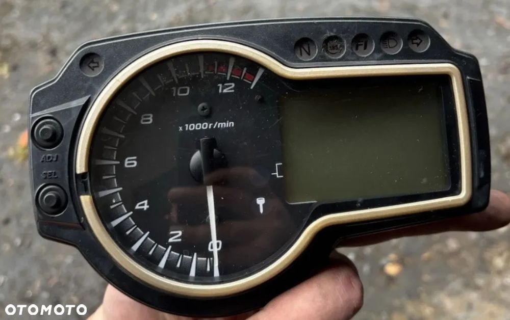 SUZUKI GSR 750 LICZNIK ZEGARY PRĘDKOŚCIOMIERZ