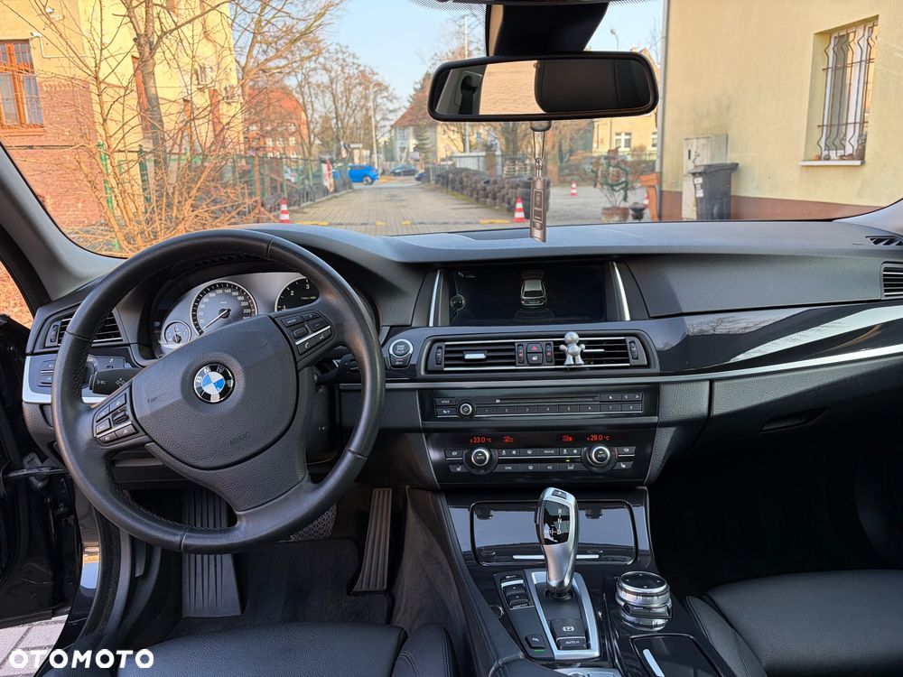 BMW Seria 5 520d xDrive - 13