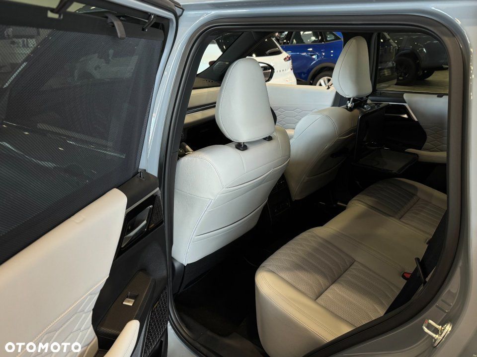 Mitsubishi Outlander - 10