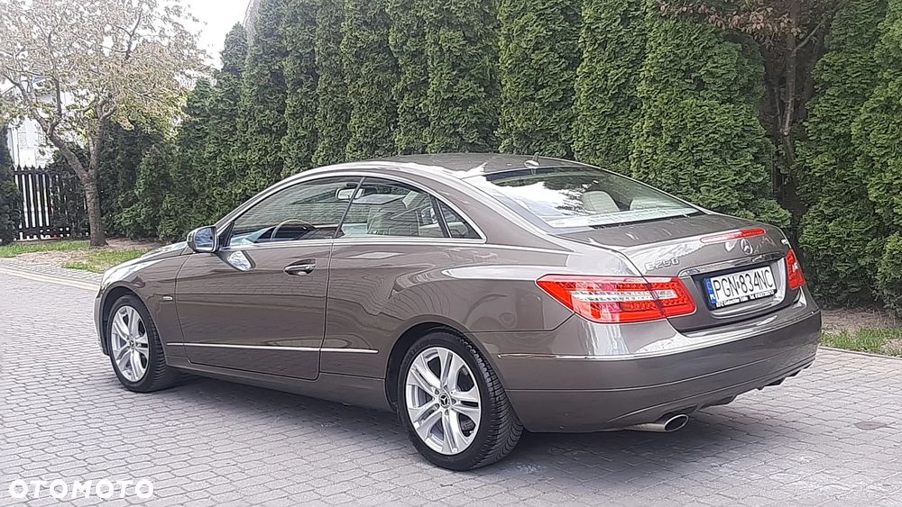 Mercedes-Benz Klasa E 250 CGI BlueEFFICIENCY Automatik Avantgarde - 6