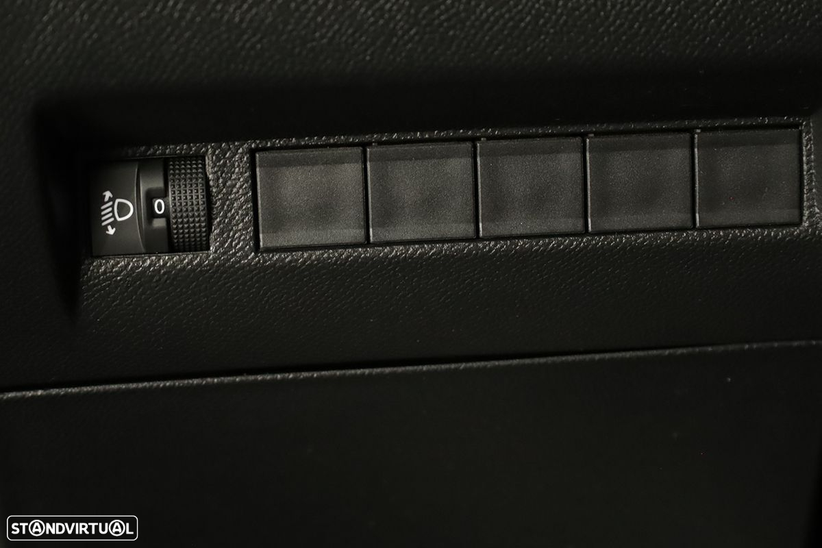 Peugeot 2008 1.2 PureTech Allure - 18