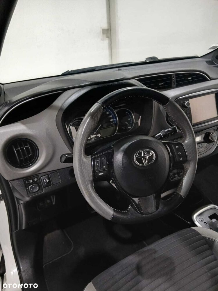 Toyota Yaris - 25