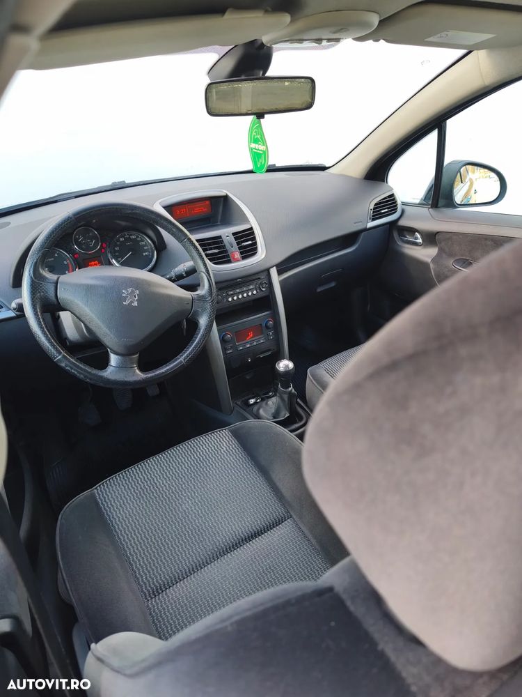 Peugeot 207 1.6HDI Trendy - 11