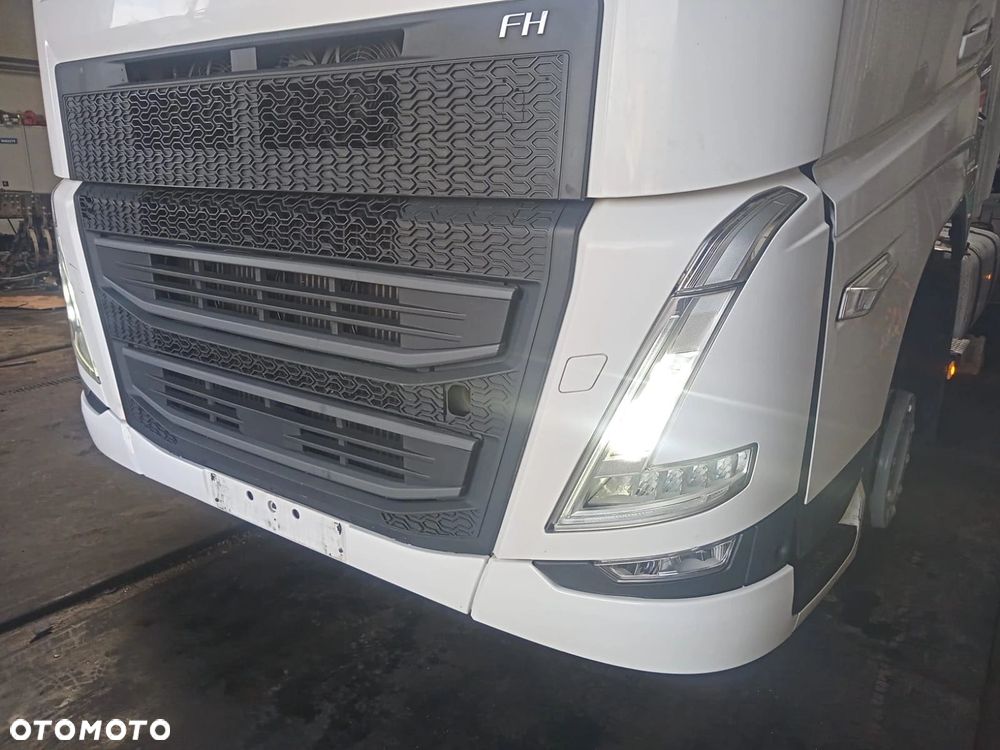 VOLVO FH5 PRZÓD LAMPY BELKA ZDERZAKA / NOWY MODEL - 5
