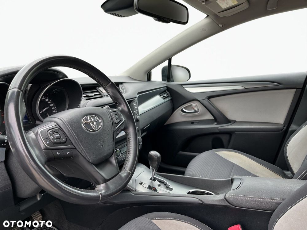 Toyota Avensis - 10