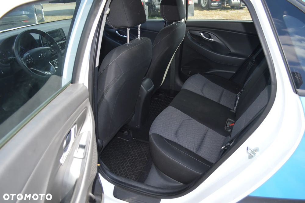 Hyundai i30 1.6 D Comfort - 11