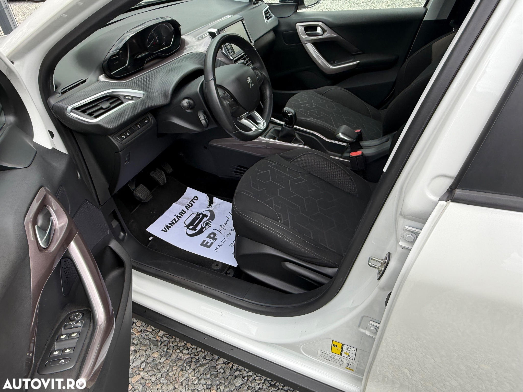 Peugeot 2008 1.2 L PureTech STT Active - 7