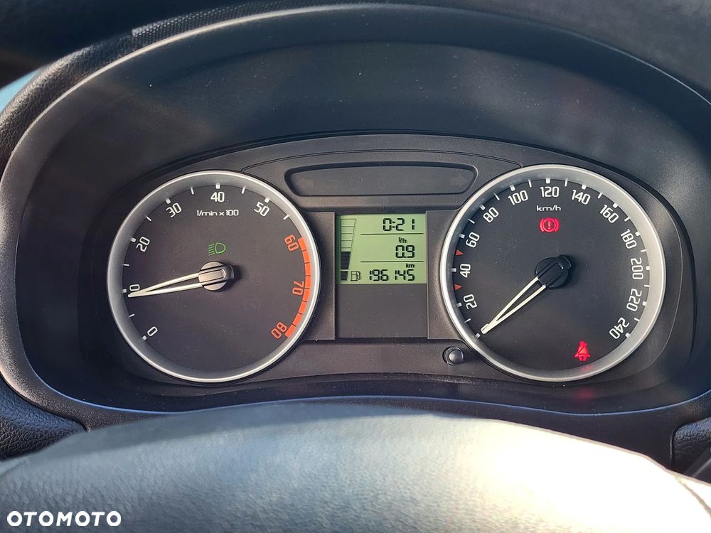 Skoda Fabia 1.2 HTP Ambiente - 22