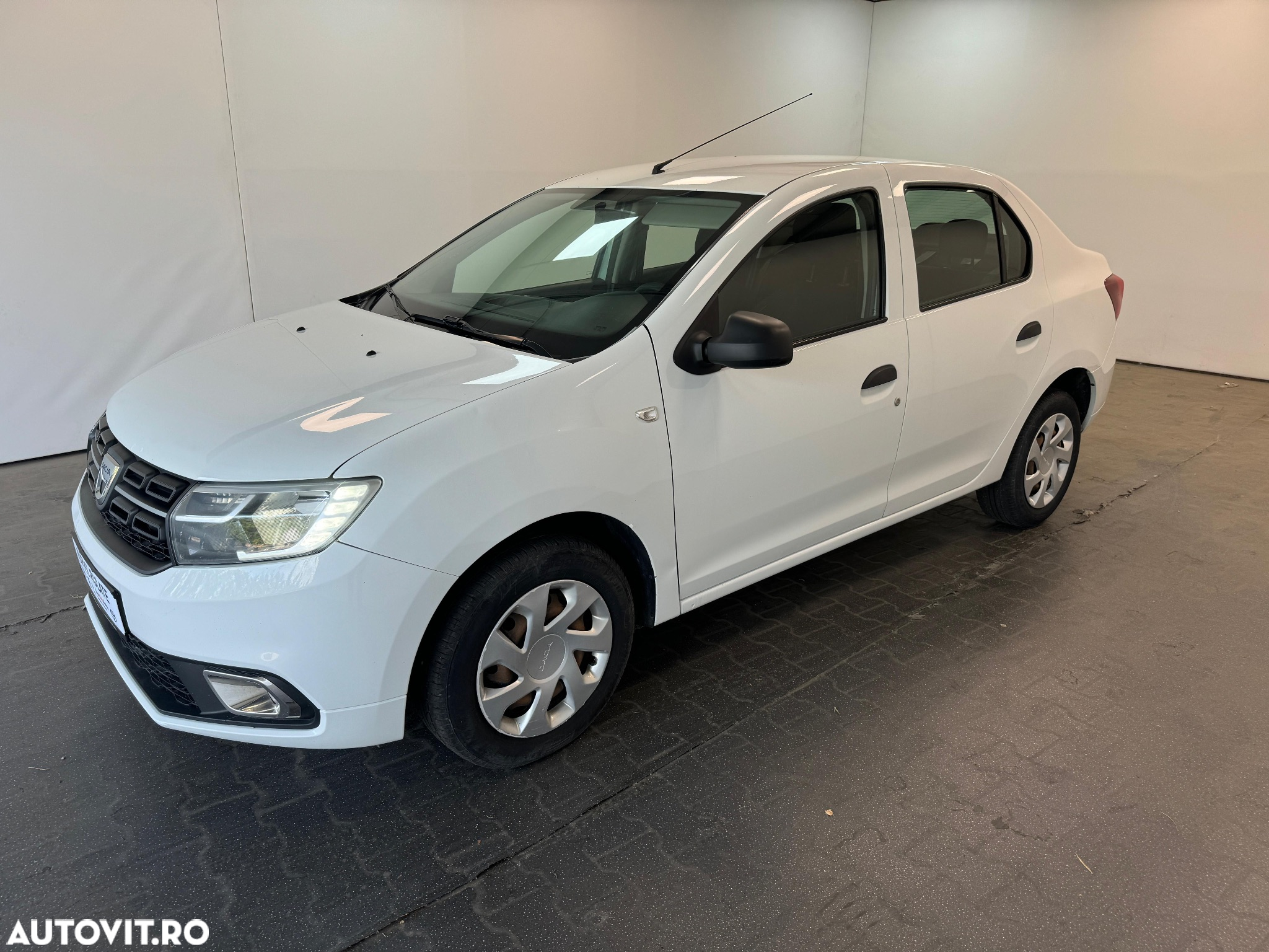 Dacia Logan 1.0 SCe SL PLUS - 4