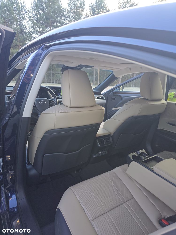 Lexus ES - 10