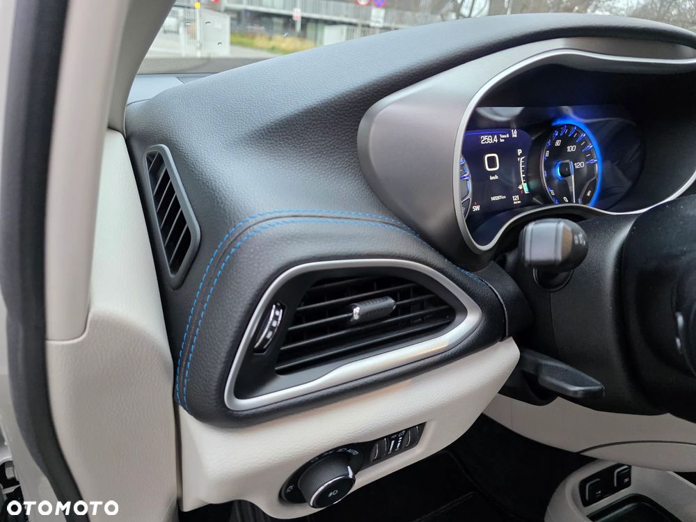 Chrysler Pacifica - 7