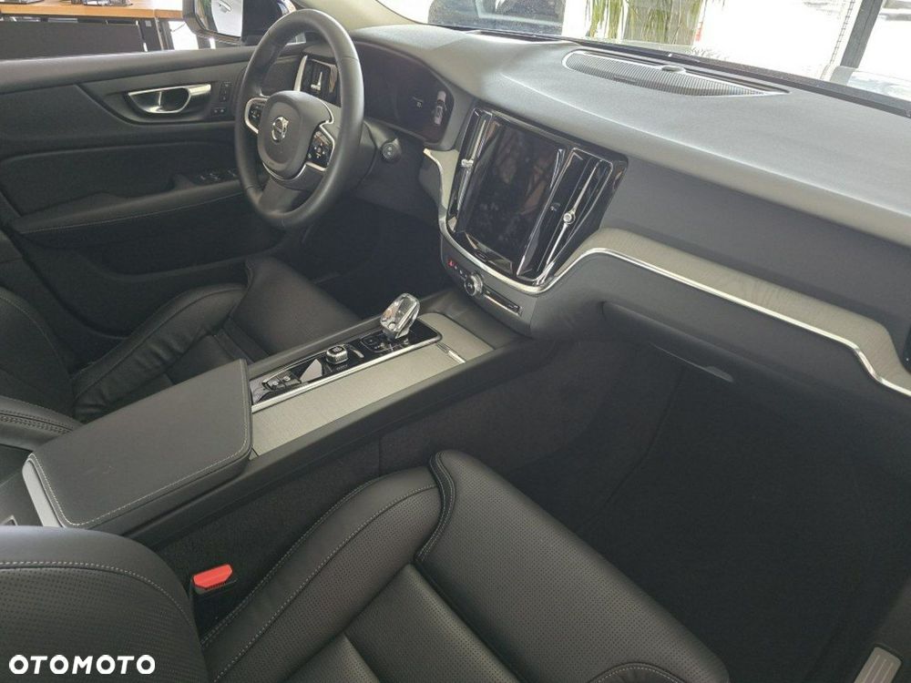 Volvo V60 B4 B DKG Plus Dark - 7