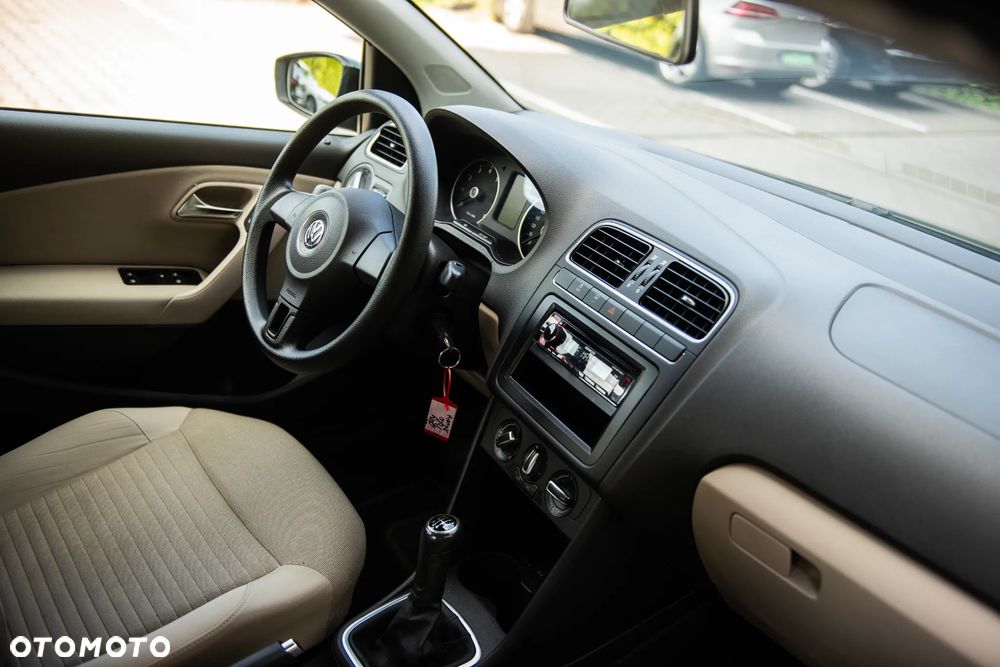 Volkswagen Polo 1.4 16V Comfortline - 28