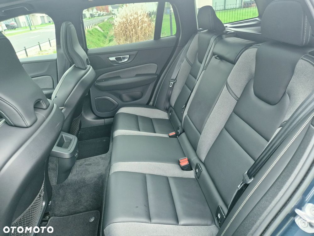 Volvo V60 B5 B AWD Plus Dark - 16