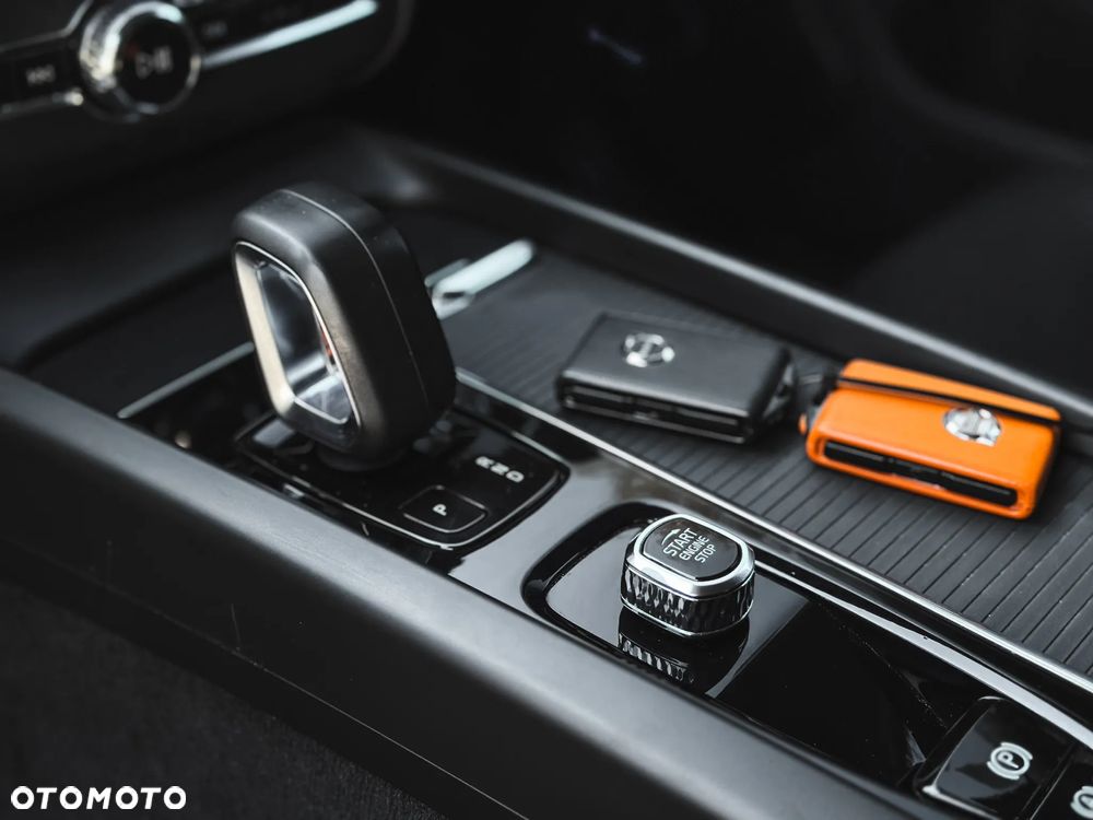 Volvo XC 60 B4 D AWD Core - 24