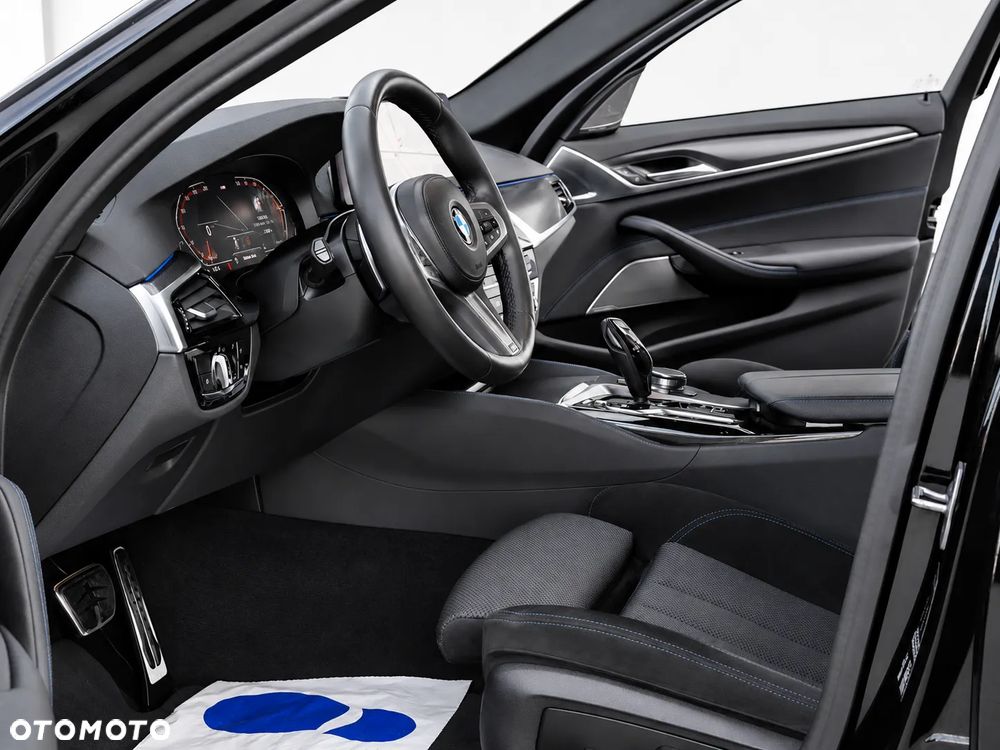 BMW Seria 5 520d M Sport Edition - 12