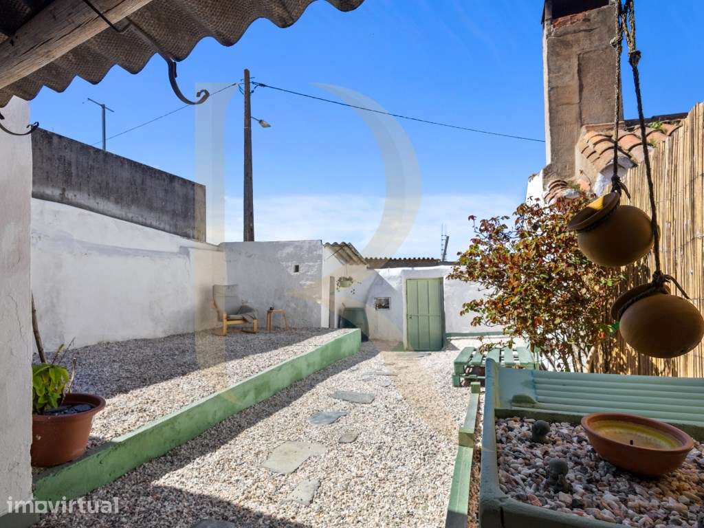 Moradia térrea T2 remodelada com logradouro e anexo em Reguengos de... - Grande imagem: 3/26