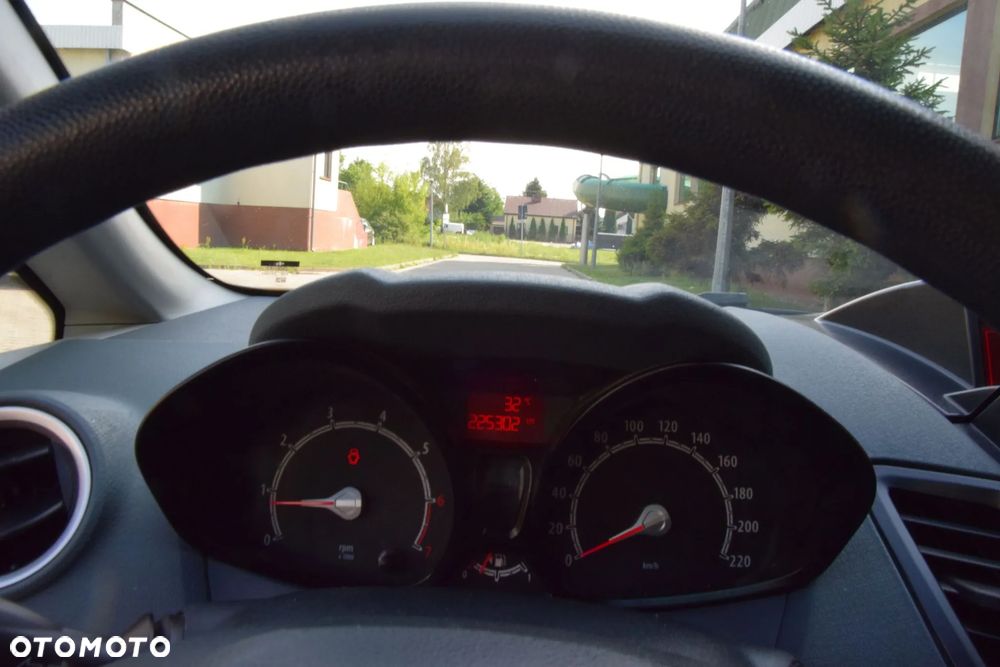 Ford Fiesta 1.6 Ti-VCT Sport - 25