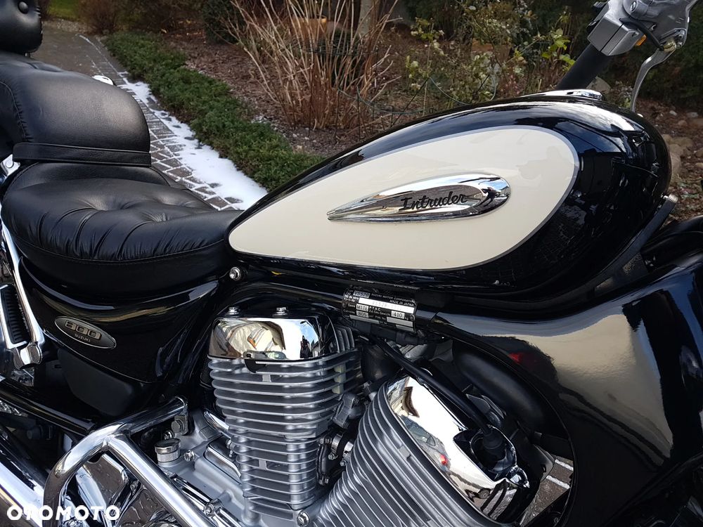 Suzuki Intruder - 12