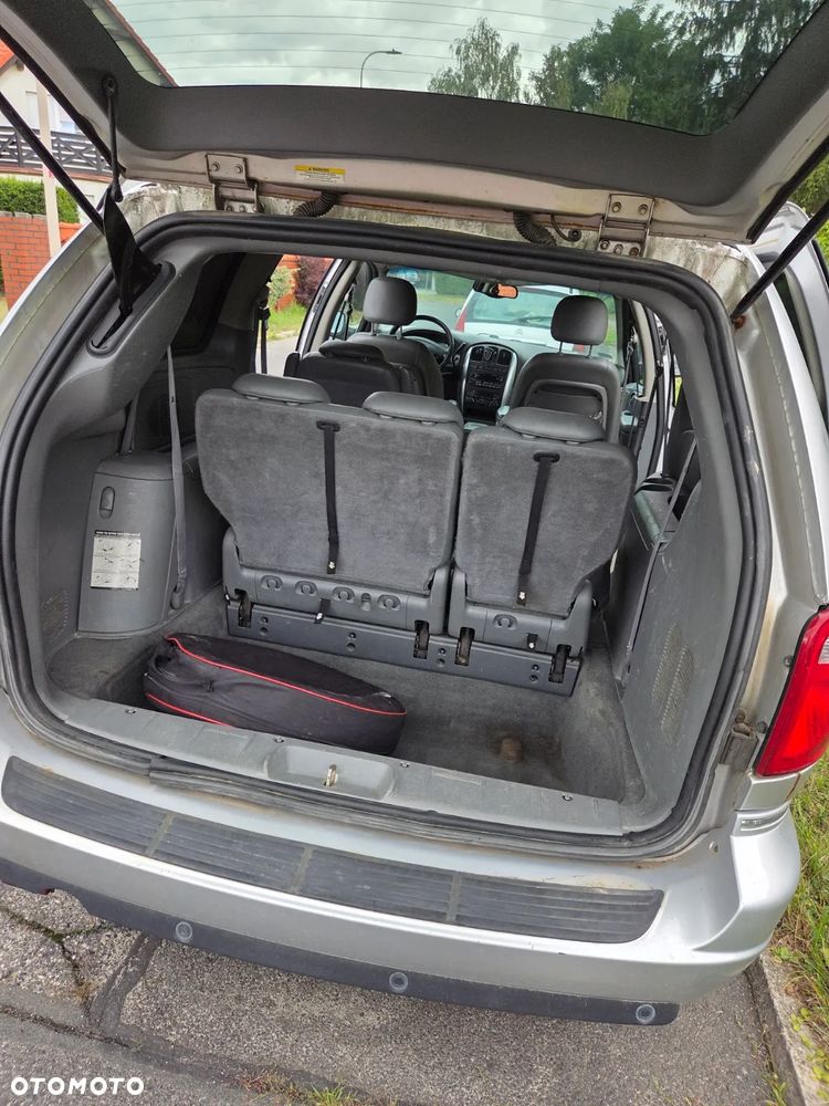 Chrysler Town & Country - 14