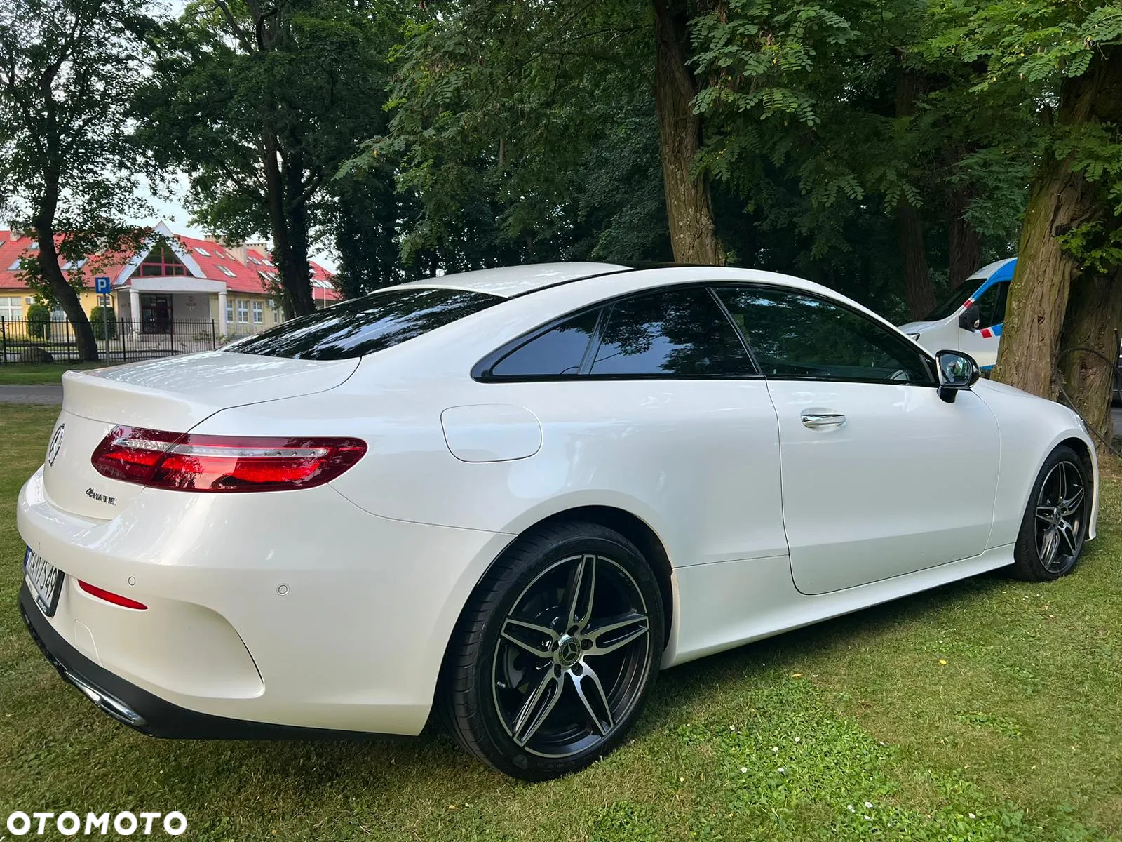 Mercedes-Benz Klasa E 220 d Coupe 4-Matic 9G-TRONIC - 3