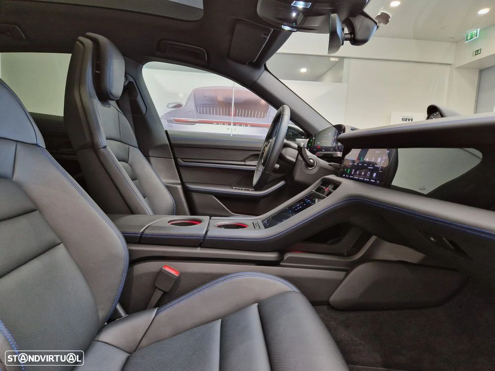 Porsche Taycan Cross Turismo 4S - 28