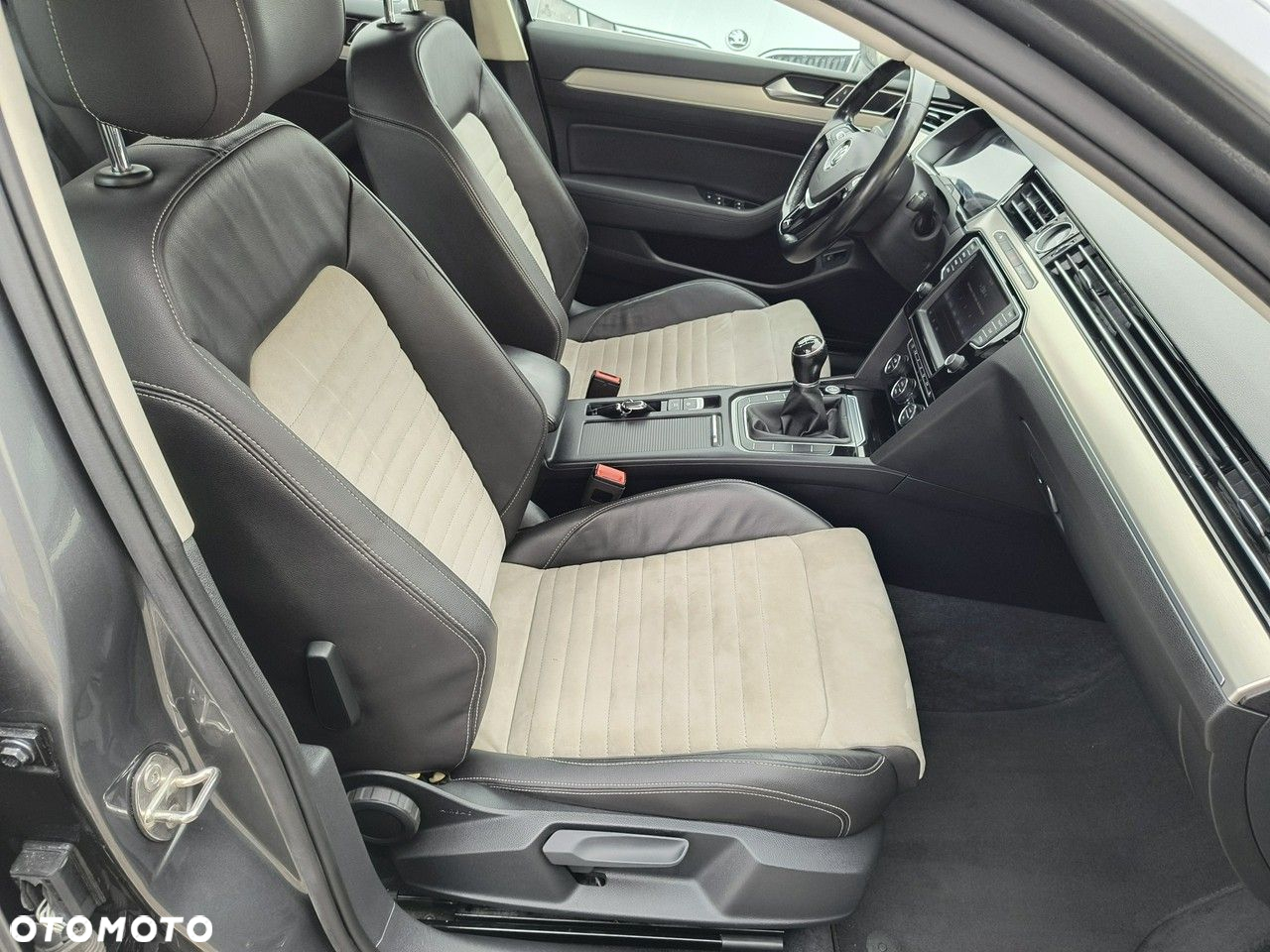 Volkswagen Passat Variant 2.0 TDI (BlueMotion Technology) Comfortline - 19
