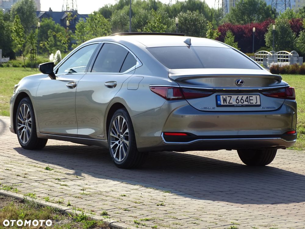 Lexus ES 300h Business Edition + - 12
