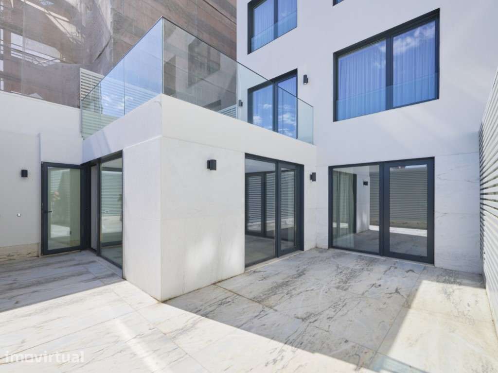Apartamento Duplex T1, Terraço, 1 estacionamento nas Avenidas Novas - Grande imagem: 2/28