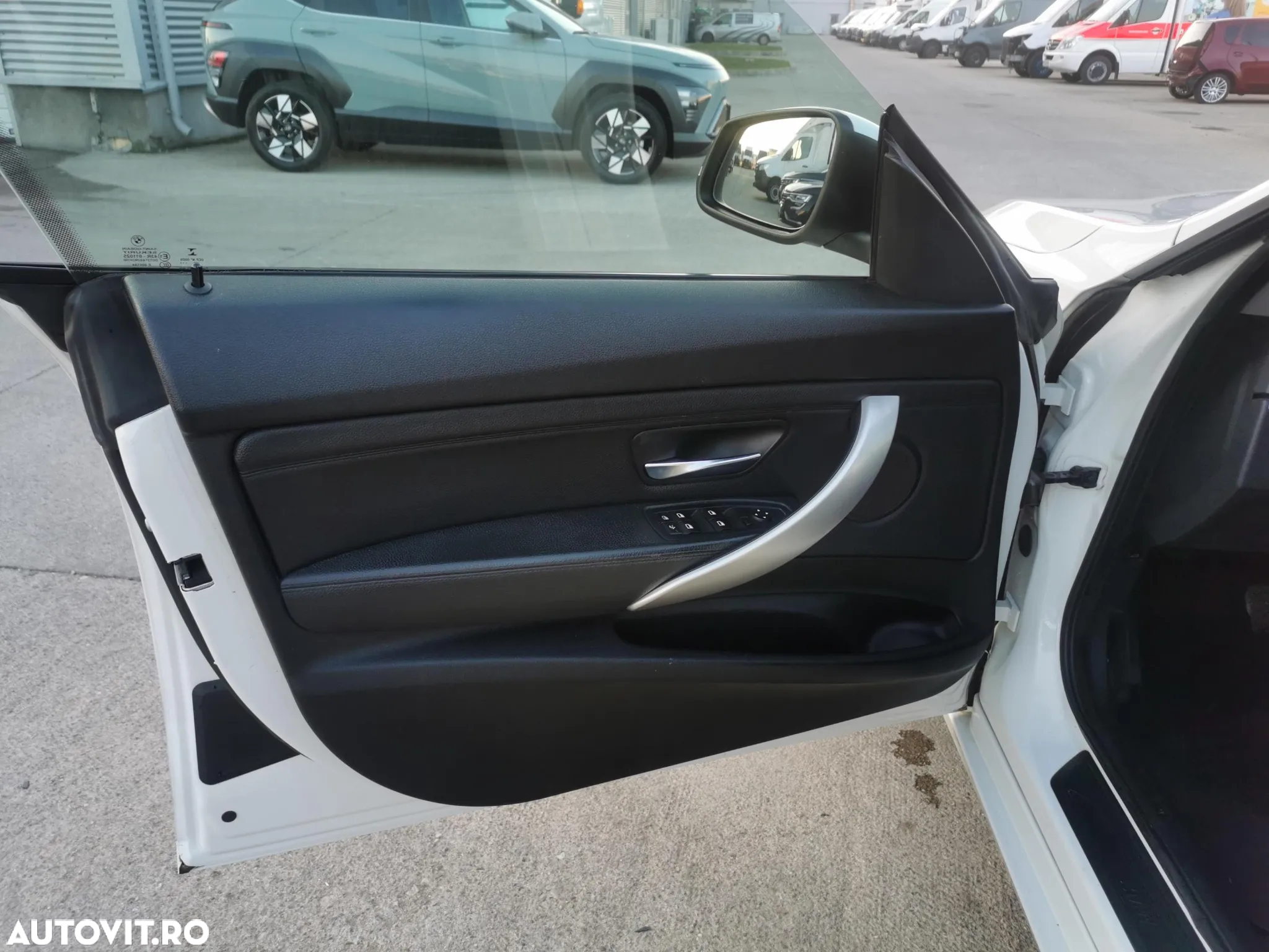 BMW Seria 3 318d Aut. - 17