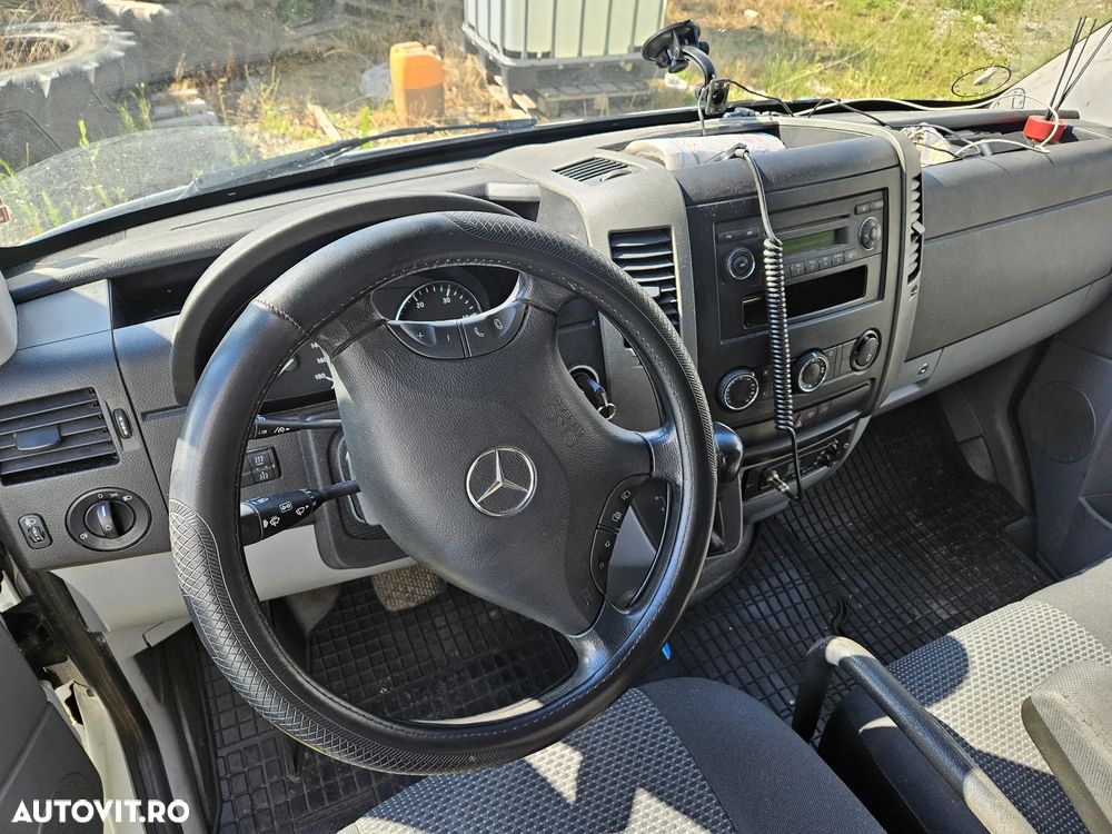Mercedes-Benz 319 - 5