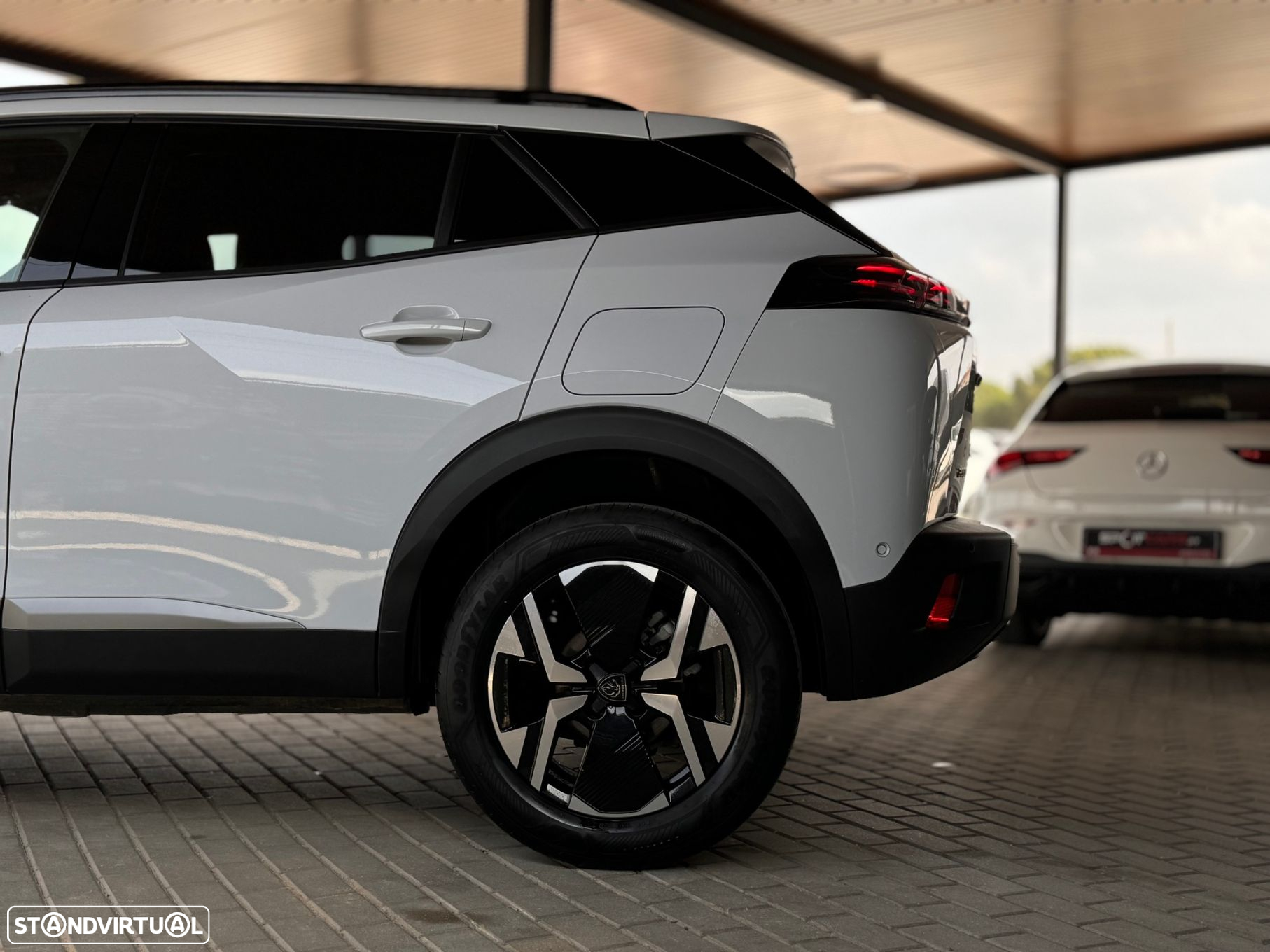 Peugeot 2008 1.2 PureTech Allure - 12