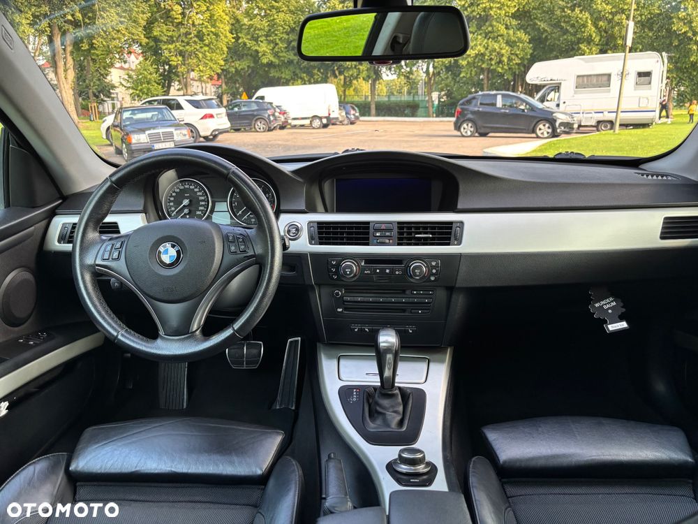 BMW Seria 3 325xi Coupe - 15