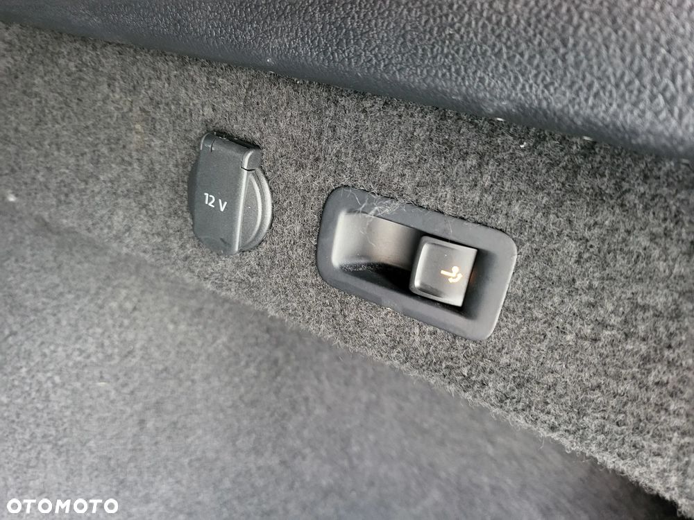 Volkswagen Passat Variant 2.0 TDI SCR 4Motion DSG Highline - 27