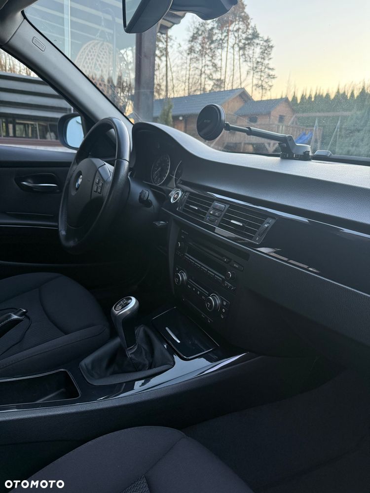 BMW Seria 3 318d DPF - 15